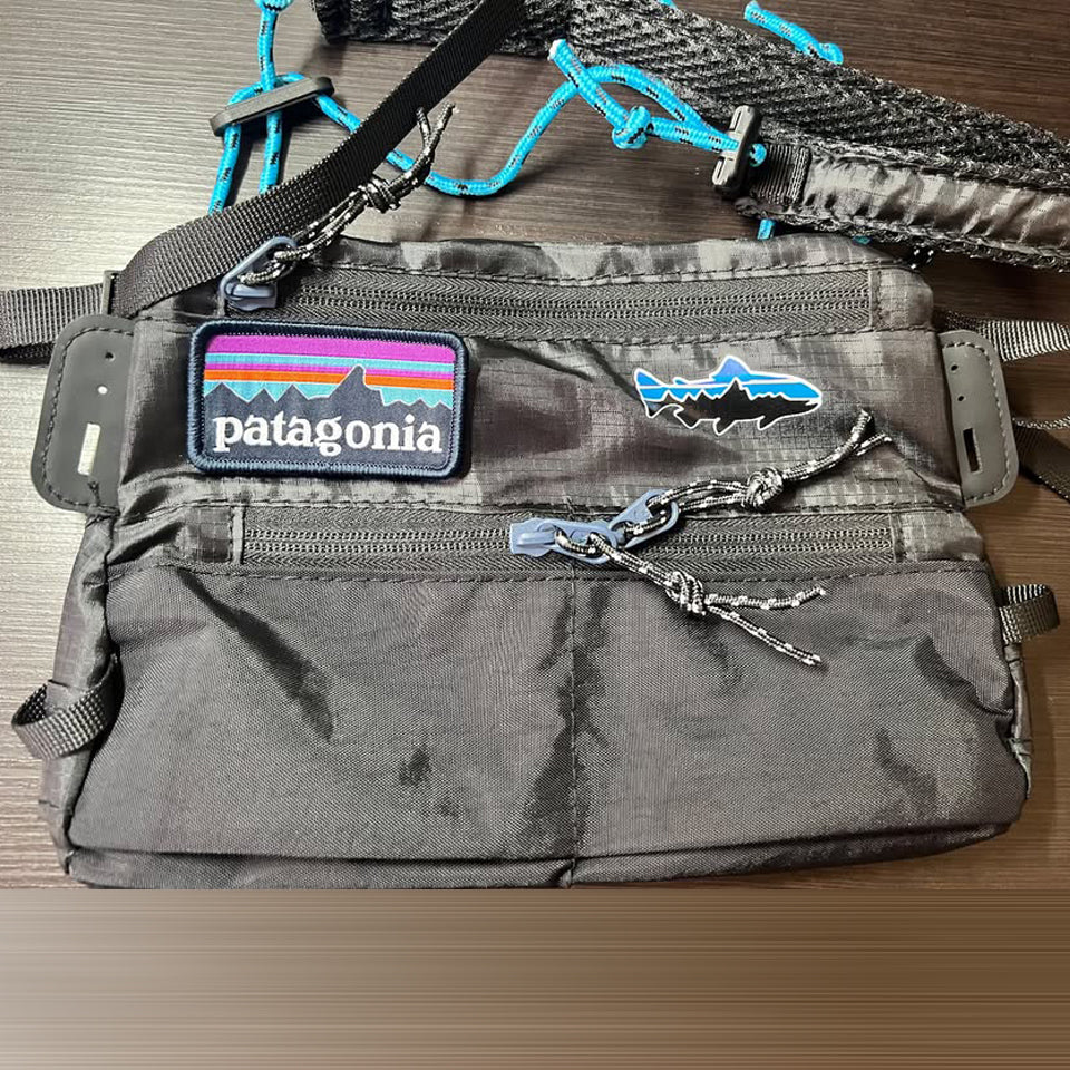 Bolso Patagonia Tipo Mensajero Cruzado Campismo Mochila Negro Bandolera de Pesca Colores Gris y Negro