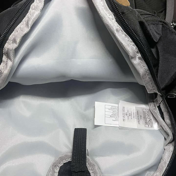 Mochila Backpack Patagonia deportiva Refugio Daypack Unisex Black 26L NUEVA c/ Raincover & Lapcover Gratis