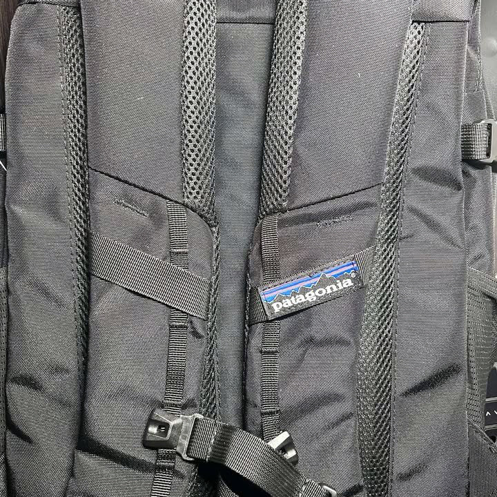 Mochila Backpack Patagonia deportiva Refugio Daypack Unisex Black 26L NUEVA c/ Raincover & Lapcover Gratis