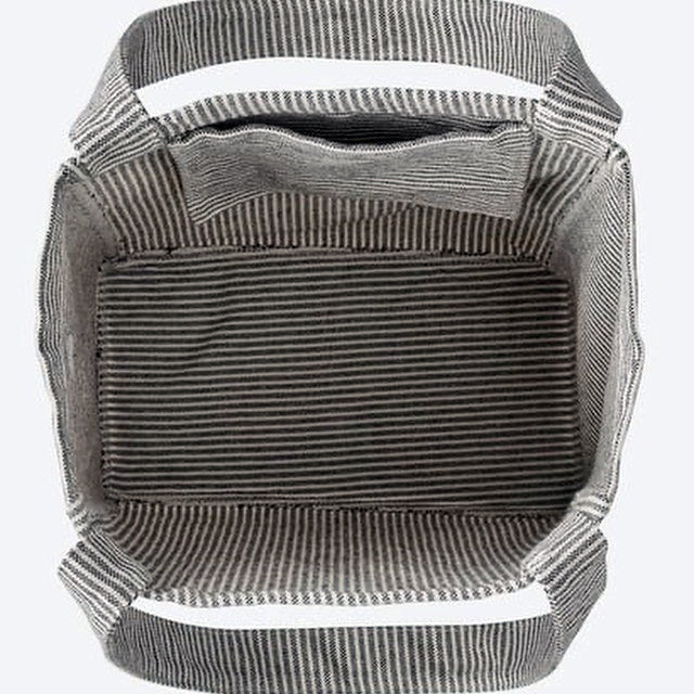 Bolsa de mano de mercado tela reciclada a rayas marca Patagonia 30x40 cms color gris- beige