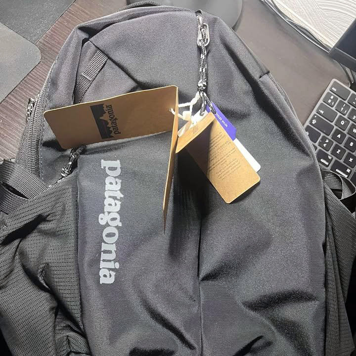 Mochila Backpack Patagonia deportiva Refugio Daypack Unisex Black 26L NUEVA c/ Raincover & Lapcover Gratis