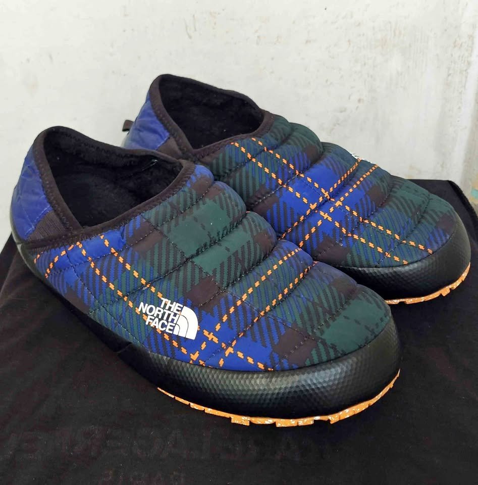 Pantuflas The North face Thermoball Traction Mule V Electric Scotish Talla 6 US 24 MX Unisex Nuevas