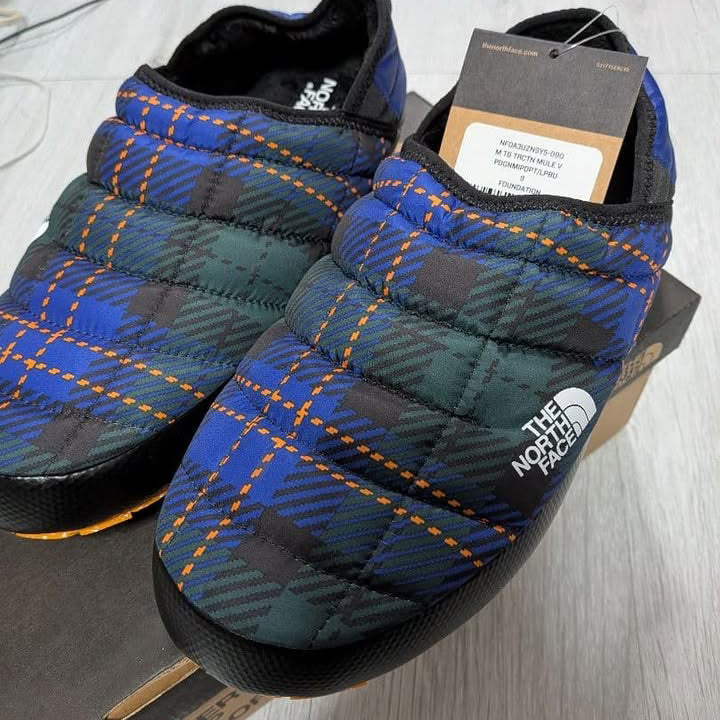 Pantuflas The North face Thermoball Traction Mule V Electric Scotish Talla 6 US 24 MX Unisex Nuevas